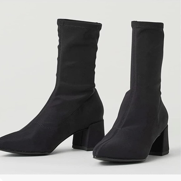 Vagabond Shoes - VAGABOND SHOEMAKERS Alva Stretch Bootie, Black, size 7